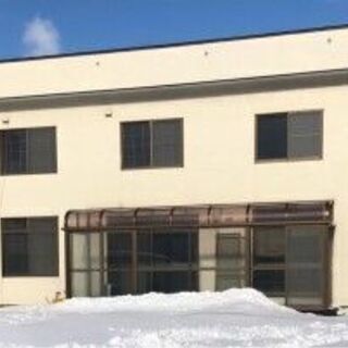 手稲区貸家、ペット相談（小型犬のみ） 、無料駐車場付 3台、事務...