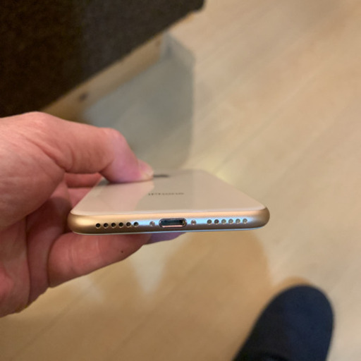 iphone８　ゴールド　シム解除済み