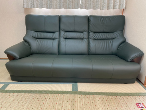 【譲り先決まりました。】【取りに来てもらえる方限定】3人がけのソファ