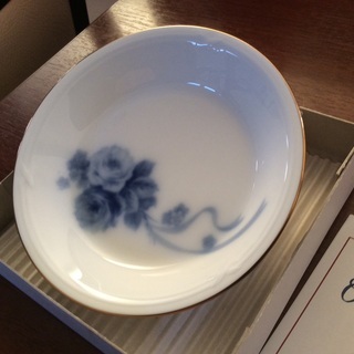 大倉陶園の11センチの小皿です。の画像