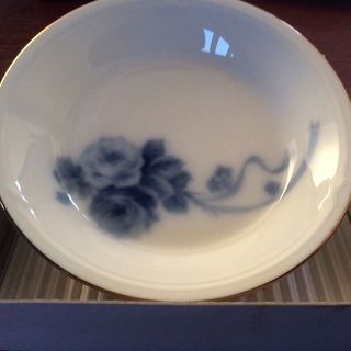 大倉陶園の11センチの小皿です。の画像