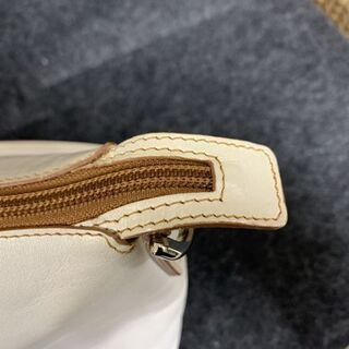 ヒロフ ショルダーバッグ オールレザー ホワイト系 ワンショルダー バッグ ハンドバッグ 南12条店の画像