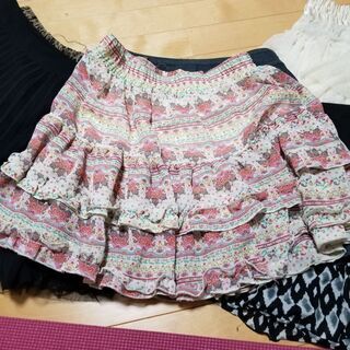 ミニスカート　膝上　4枚の画像