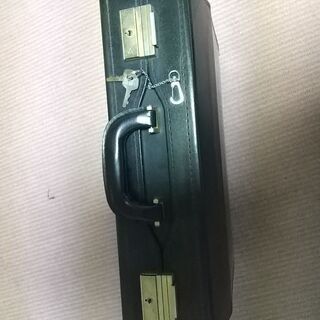値下げしました。最終価格。出張に便利ですよ。きれいです。鍵もあります。の画像