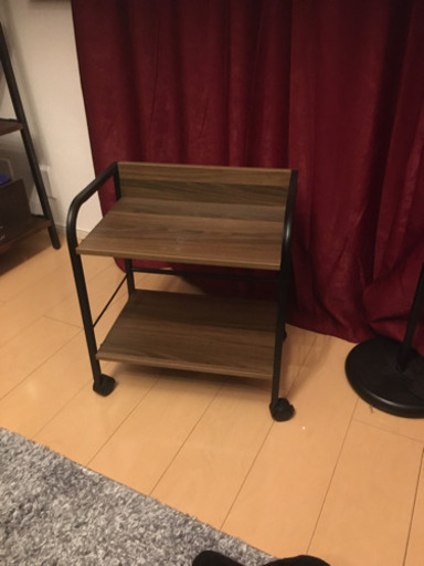 キャスター付きおしゃれな棚　収納ボックス付き