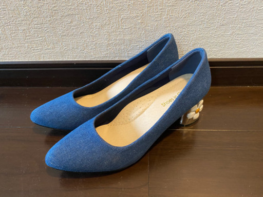 花柄パンプスと迷彩パンプス