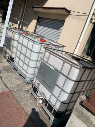 1000リットルの水タンク　