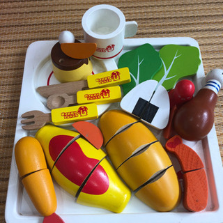 値下げしました。ままごとセット　ジュエルペットのエプロン付きの画像