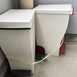 kcud ペダル式ゴミ箱 ブラックとレッドの2個