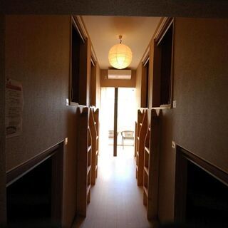 【憧れの聖地・諏訪でシェアメイト2.9万〜募集】便利な上諏訪駅から徒歩5分なのに、緑豊かな絶景ロケーションに住める！ - 諏訪市
