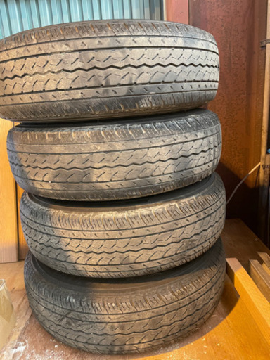 ハイエース　タイヤ　ホイール