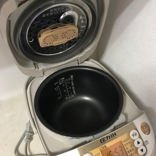 【取引中】ZOJIRUSHI NP-HH10 炊飯器　5.5合の画像