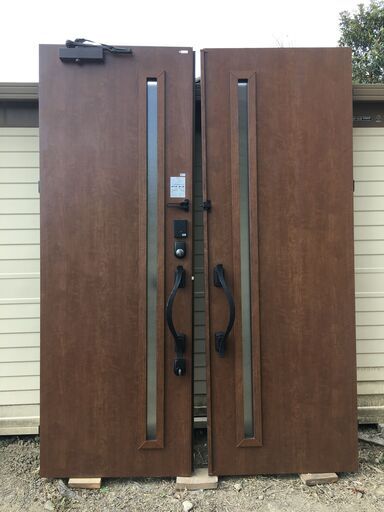 YKK　玄関ドア　ヴェナート　観音開き　ツードア　アイアンハンドル　重厚