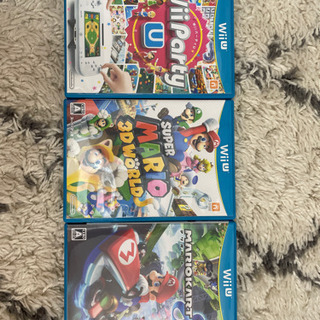 任天堂WiiU BASICSET＋リモコン（3本）＋ソフト3品の画像