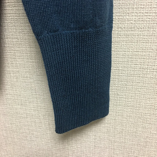 ユニクロ エクストラファインメリノ　Vネックニット セーター　ネイビー　Sサイズの画像