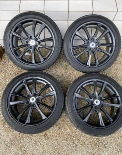 18インチタイヤとホイール　4本