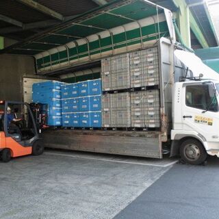 山陽運輸倉庫株式会社・業務拡大の為◆募集◆自動車部品輸送トラックドライバー(４ｔウイング車)/倉敷市/王島山事業所/フォークリフト使用/昼夜２交替制/昼勤のみも可の画像