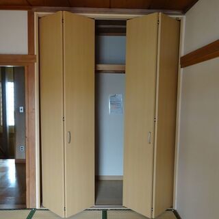 クローゼット 扉 棚 の画像