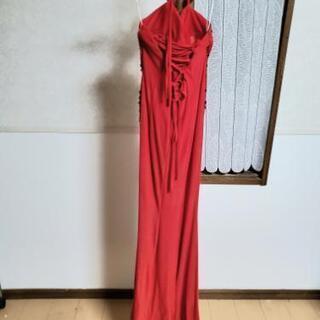 真っ赤なビーズドレスの画像