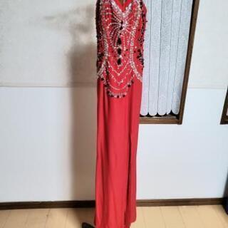 真っ赤なビーズドレス