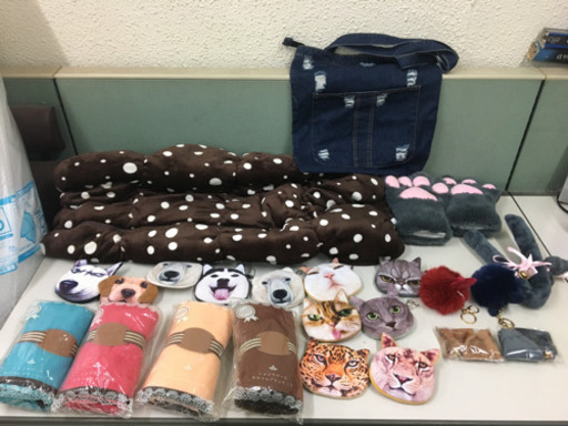 新品　雑貨大量　まてめて　ブランケット　動物ポーチ　財布　ネコ耳　ネコなりきりセット　しっぽ　芋虫ブランケット　ショルダーバッグ