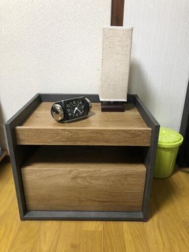 DEVAISEナイトテーブル