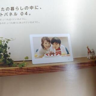 ■無料■ ¥0 差し上げます！ ほぼ未使用 ドコモ フォトパネル  家族、恋人  孫、芸能人など の画像