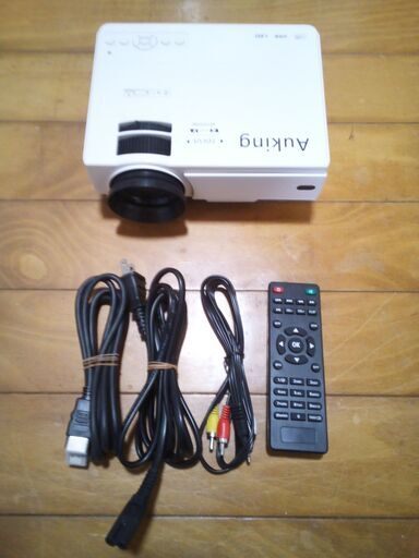 AuKing　小型プロジェクター　２４００ルーメン　１０８０ＰフルＨＤ対応