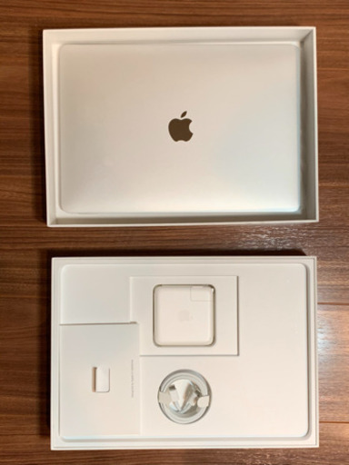 値下げ ほぼ新品　MacBook Pro シルバー 2019年 MUHR2J/A 256gb