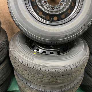新車外しハイエース　タイヤ&ホイールの画像