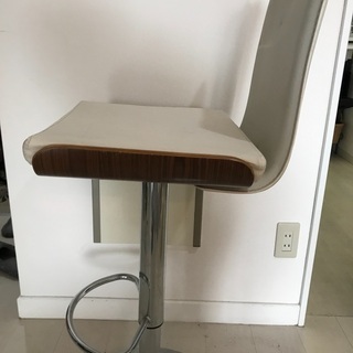 白　カウンターチェア　ハイチェア　中古　木目の画像