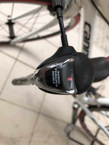8年ほど前に購入したcannondale  CAAD9です。