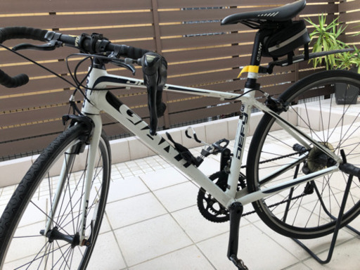 ８年前に購入したGIANT DEFYです。