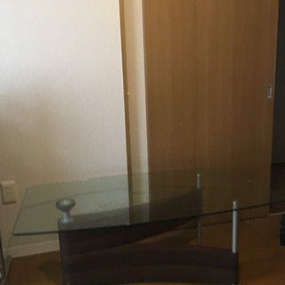 ガラステーブルの画像