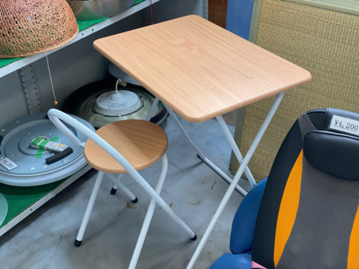 折り畳めるテーブルとイスセット