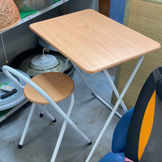 折り畳めるテーブルとイスセット