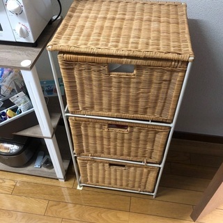 差し上げます　編み込みカゴ　3段ラック
