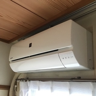 【個別1台で掲載変更しています！】変更TOSHIBA RAS-E225P(W) 2.2kw & SHARPプラズマクラスター AY-H22N-W2.2kw 2台セット＋室外機キャッチャーセット　2019年5月購入の画像