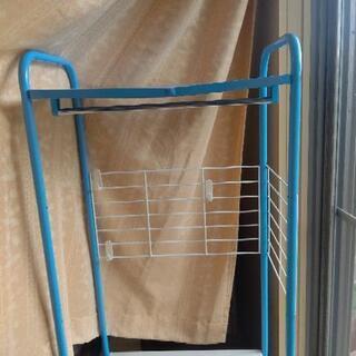 青いハンガー掛けの画像