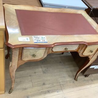 ヨーロピアンヴィンテージデザインのオシャレなライティングデスクのご