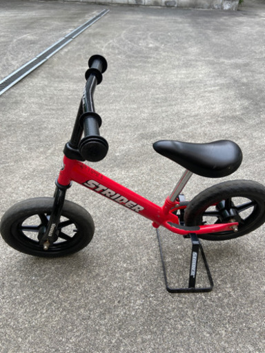 STRIDER ストライダー レッド 赤 12インチ スタンド付き