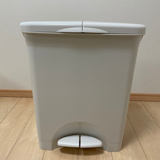 ゴミ箱　ペダル式の画像