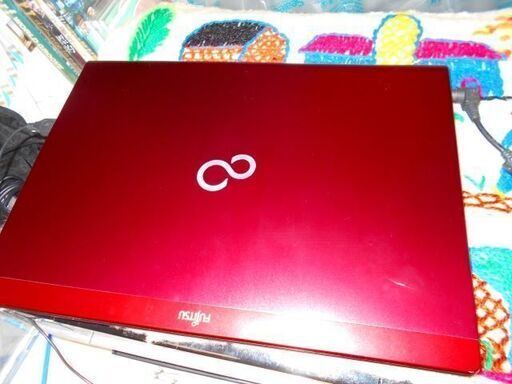 パソコン FUJITSU LifeBook UH55/H Core i3