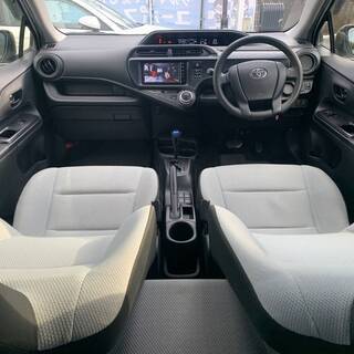 899[カーズ大阪]【全国陸送10.000円～】28年アクア1.5！修復歴なし♪後カメラ♪ＴＶ♪ＣＤ♪ＥＴＣ♪電動格納ミラー♪タイミングチェーン♪の画像
