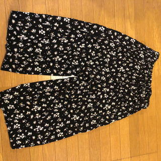 花柄ボトムス