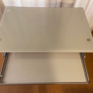 デスクセット　（ガラスデスク＋ニトリ椅子）　机　テーブルの画像