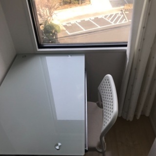 デスクセット　（ガラスデスク＋ニトリ椅子）　机　テーブルの画像