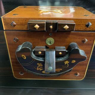 ☆来店限定☆ 桐箪笥 鍵付き