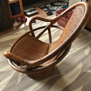 籐の椅子(回転式)の画像