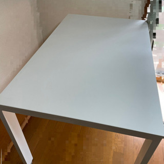 ホワイトテーブル　デリバリー可の画像